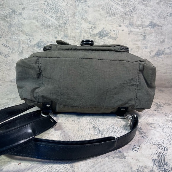 Baggallini Khaki Green Nylon Convertible Backpack - Picture 5 of 9